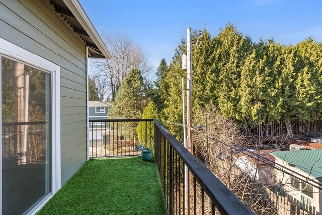 Building Photo - Well-appointed 3-Bedroom Townhome Near Downtown Kenmore & Bothell