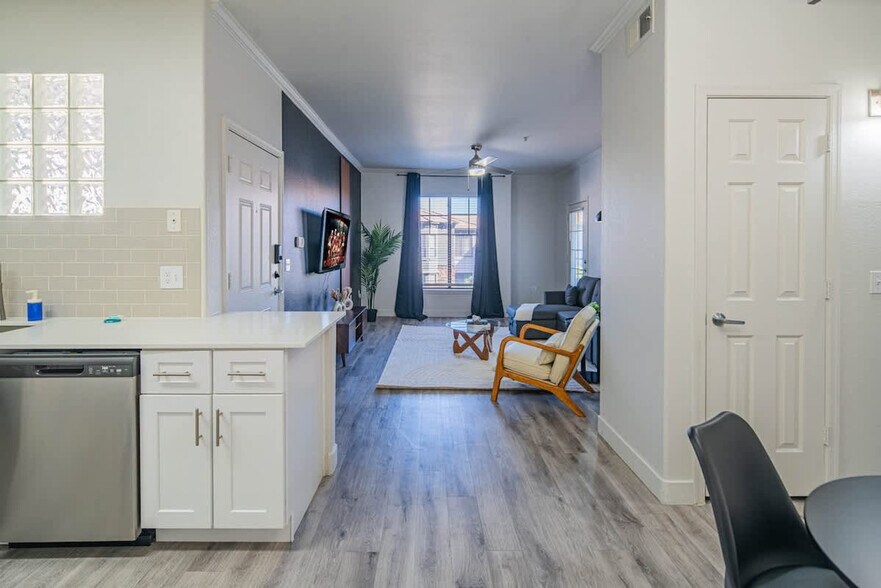 Building Photo - 7455 N 95th Ave