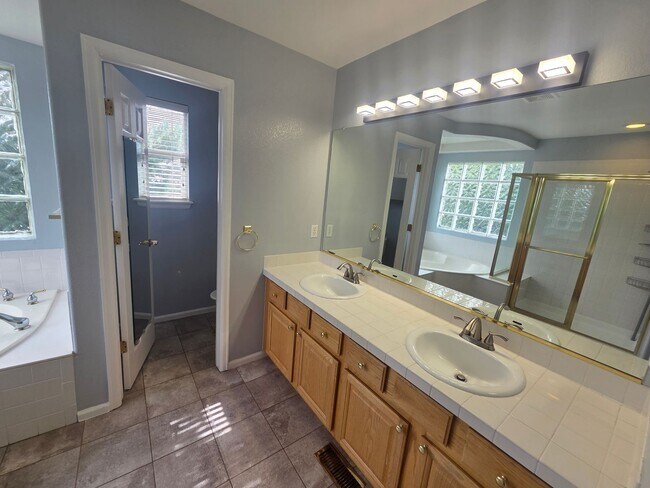 Building Photo - Beautiful Highlands Ranch Home with Finished Basement & 3-Car Garage!