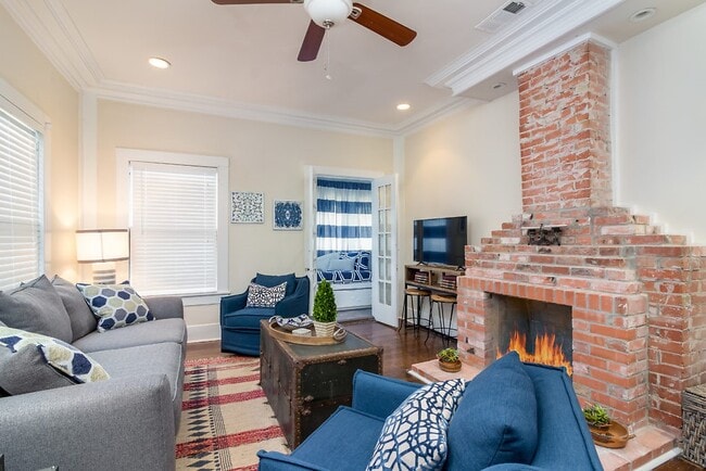 Building Photo - 418 E Myrtle St