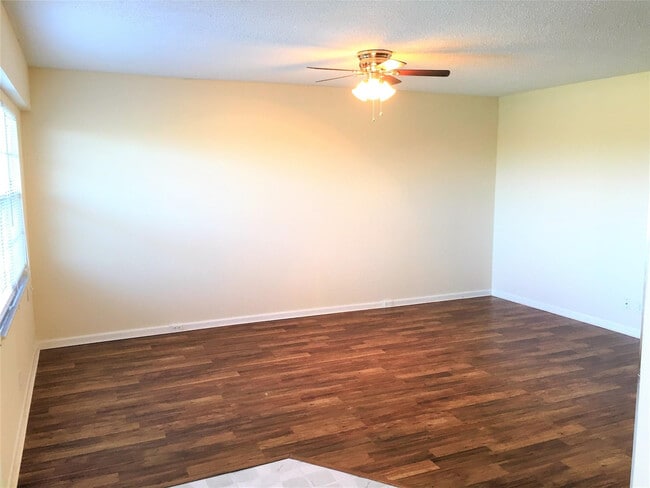 Building Photo - 551 SW 135th Ave