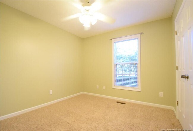 Building Photo - 42 Mayflower Ct
