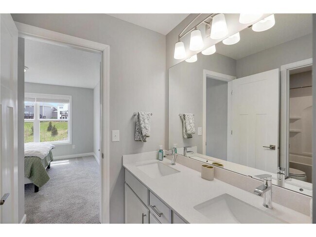 Building Photo - 6332 Apple Ct