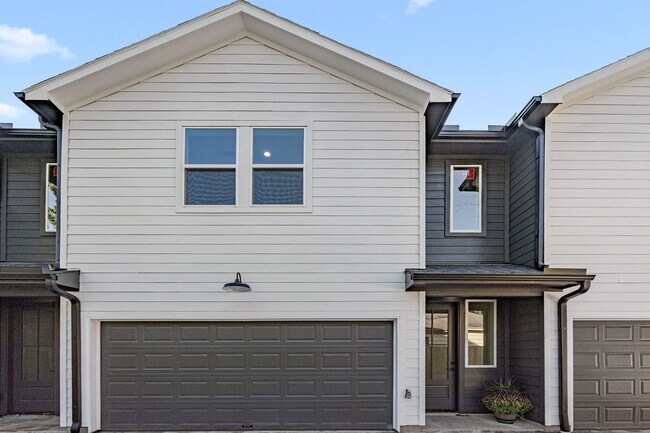 Building Photo - 4611 Dewberry St