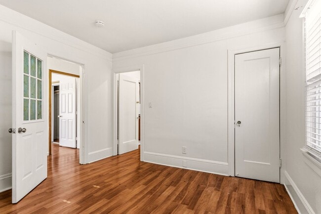 Building Photo - Spacious 3-Bedroom House in Oakland's Meadow Brook