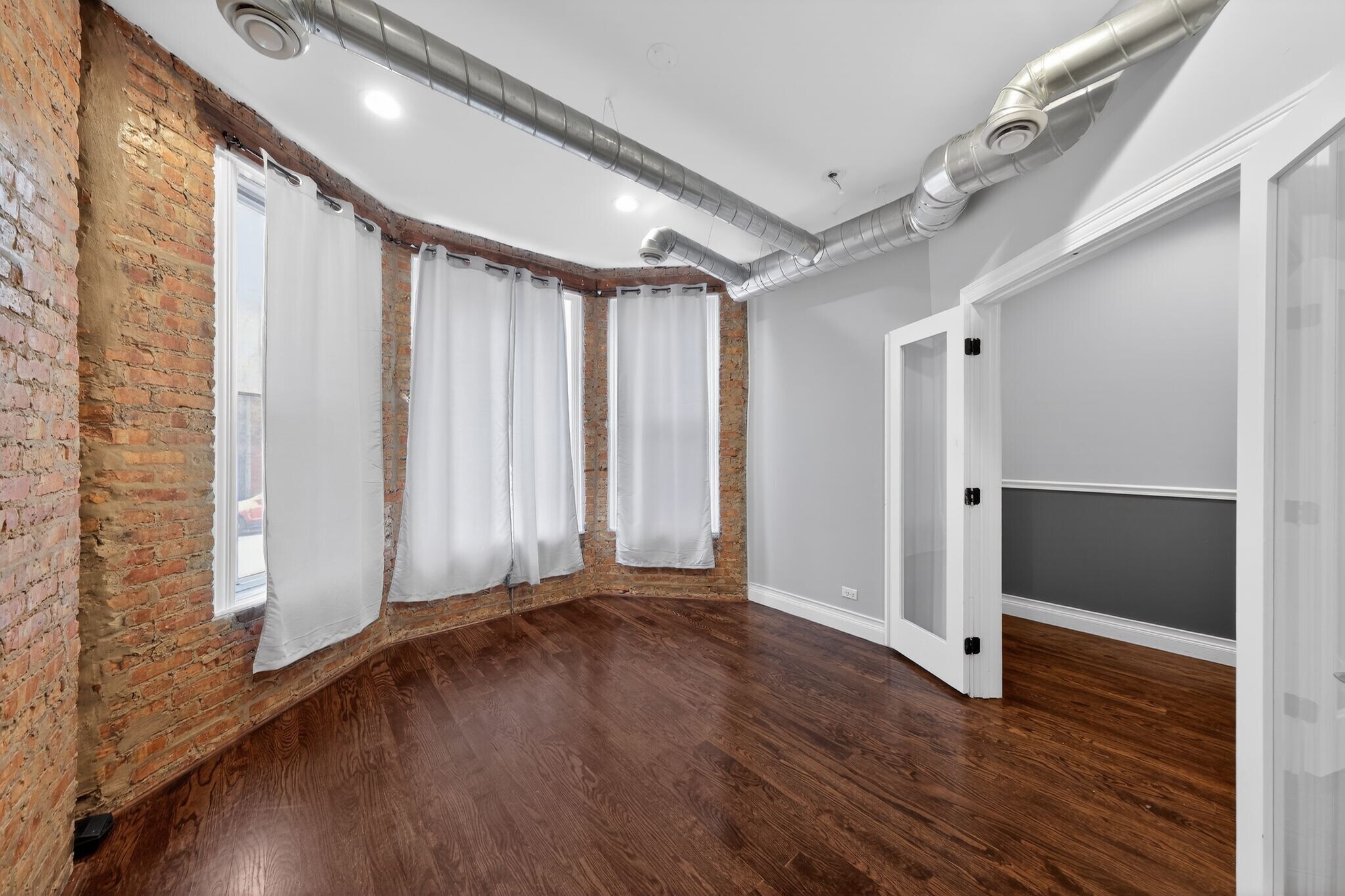 Building Photo - 7038 S Eberhart Ave