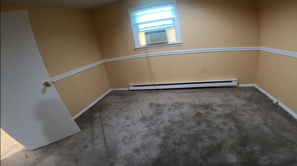 Building Photo - 368B Summerhill Rd