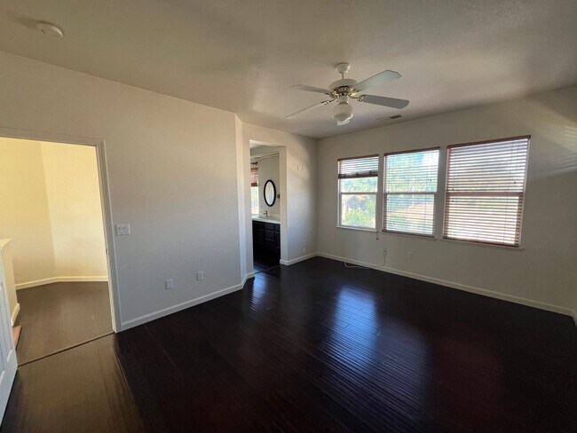 Building Photo - West Davis Four Bedroom Two Story Home ava...