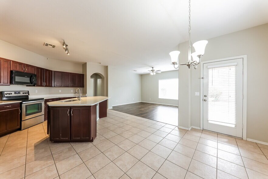 Building Photo - 14881 W Riviera Dr