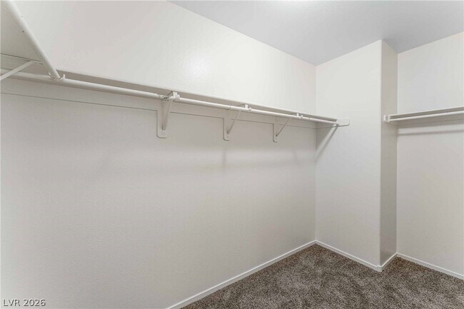 Building Photo - 1010 Cliffbrook Hedge Ave