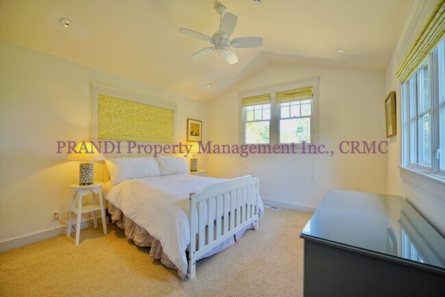 Building Photo - Majestic Custom-Designed Five-Bedroom Esta...