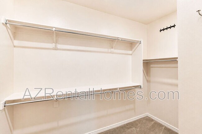 Building Photo - 9742 Thatcher Ave