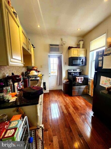 Building Photo - 4043 Spring Garden St