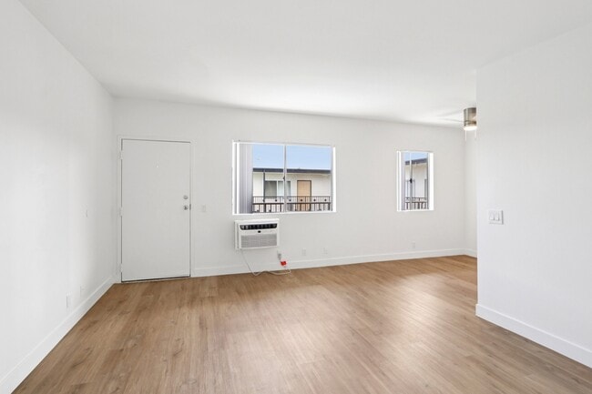 Floorplan - 15444-15454 Chatsworth St.