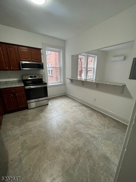 Building Photo - 412-416 Bloomfield Avenue Unit 22