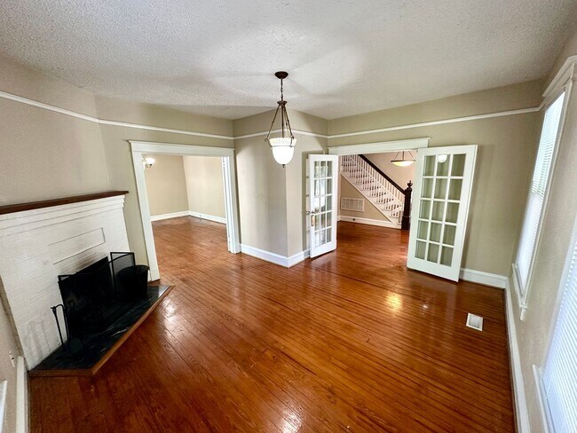 Building Photo - 321 50th St