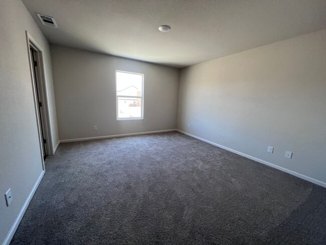 Building Photo - Near New 3BR with All Appliances close to ...