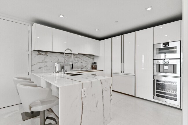 Building Photo - 10203 Collins Ave