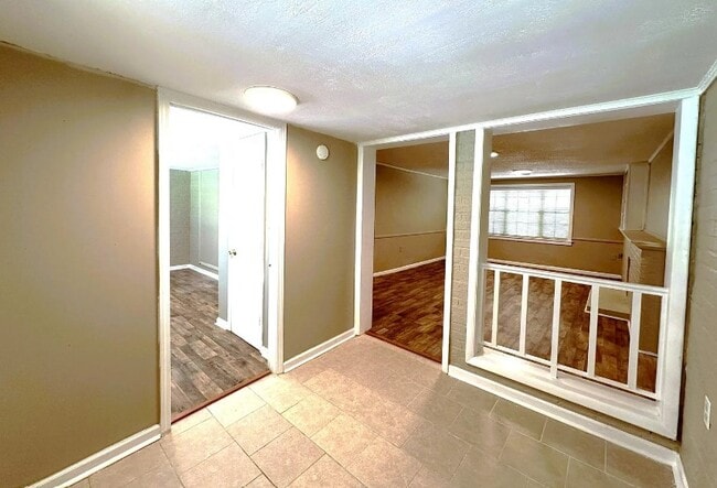 Building Photo - 508 Willow Dr