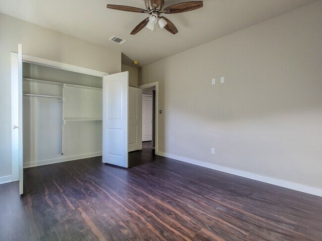 Building Photo - Beautiful 3 BR, 2 BA in Corsicana
