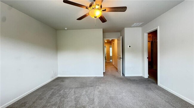 Building Photo - 285 Vista Ln