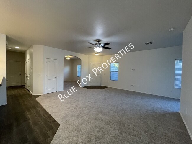 Building Photo - 8721 N Black Pine Dr