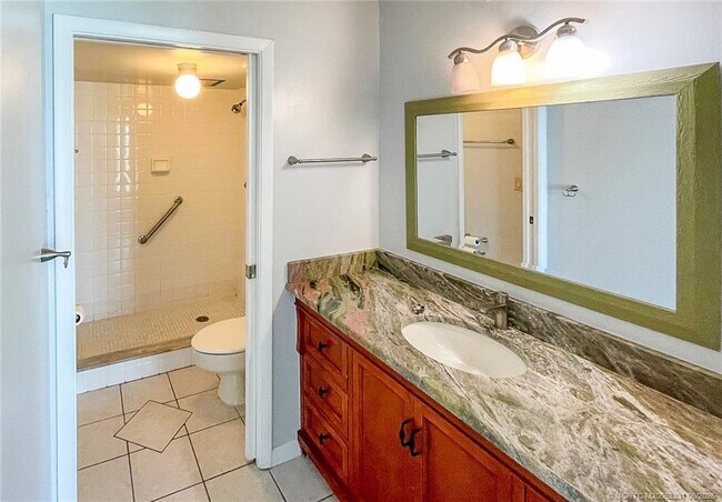 Building Photo - 10680 S Ocean Dr