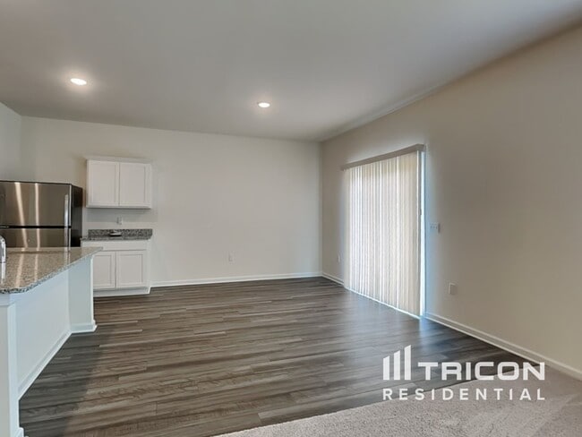 Building Photo - 208 Wild Daisy Wy