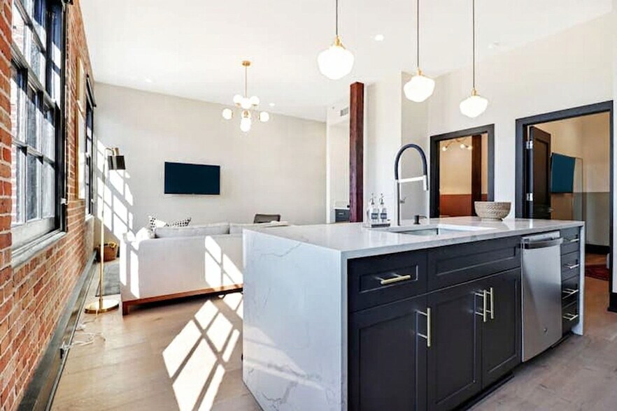 Building Photo - 1148 S Peters St