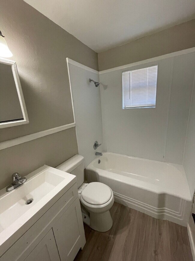 Building Photo - Beautiful House Located Within Minutes Of Junior High & High School!