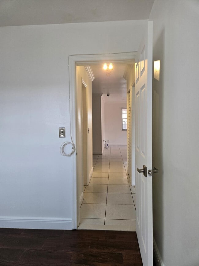 Building Photo - 2606 Alcazar Dr