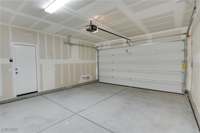 Building Photo - 10339 Dallington St