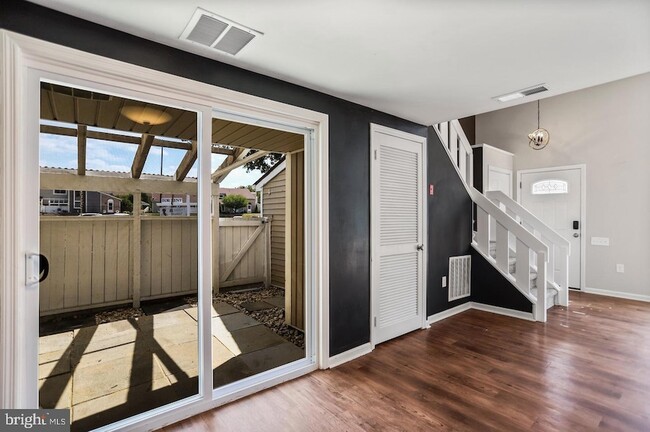 Building Photo - 1523 Kensington Dr
