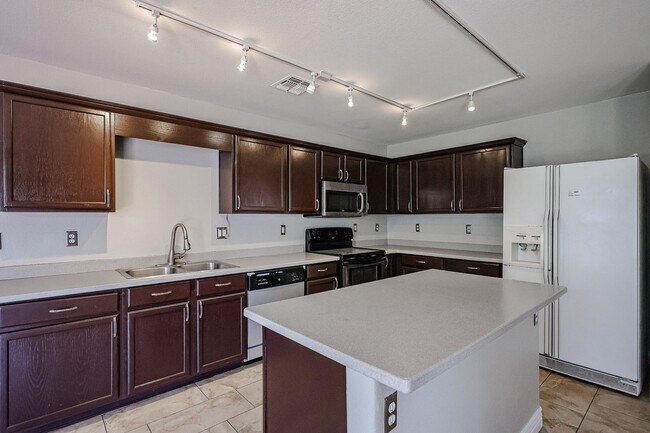 Building Photo - Amazing 5 bedrooms and bathrooms in one of the best school districts!
