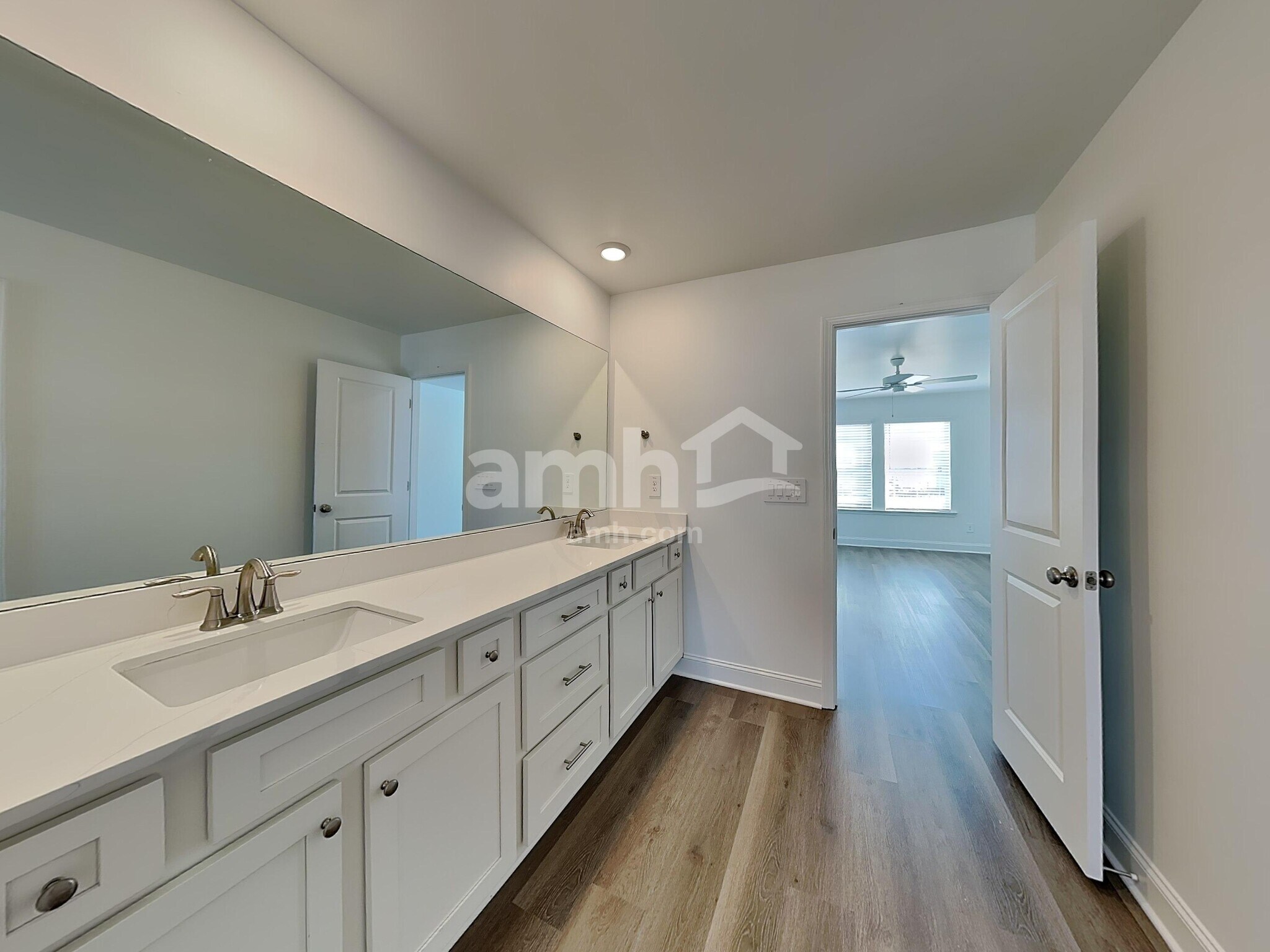 Building Photo - 212 Chase Ln