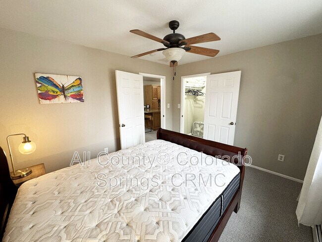 Building Photo - 2126 W Kiowa St