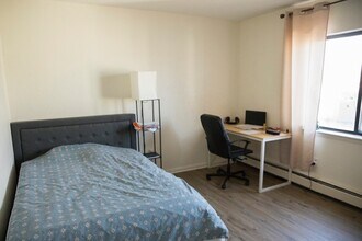 Building Photo - 164 Galen St