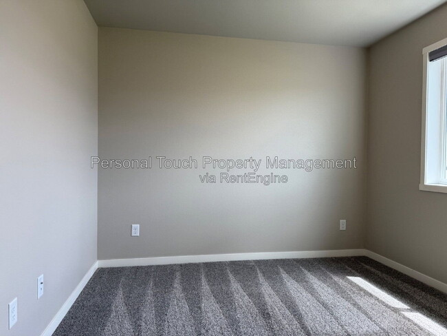 Building Photo - 1067 Barnes Dr W
