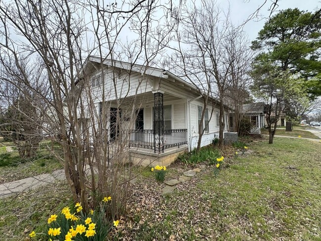 Building Photo - 2 Bedroom Rental with garage in NW Ardmore