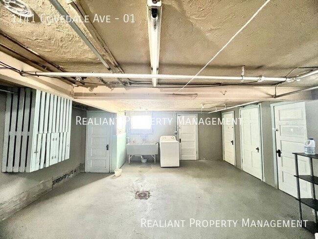 Building Photo - 1141 Covedale Ave