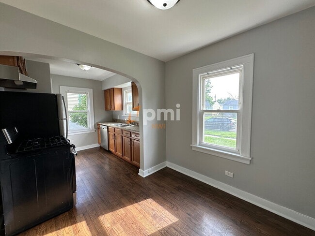 Building Photo - 7414 Tapper Ave