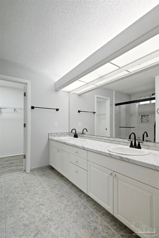Building Photo - 9075 Caribbean Dr