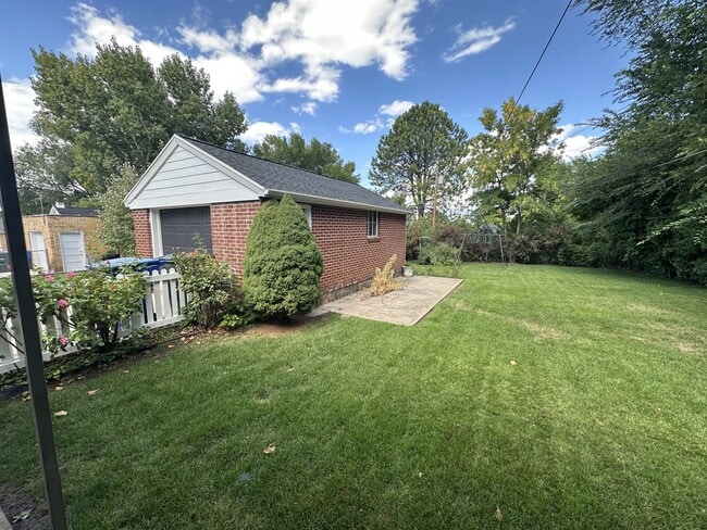 Building Photo - 1376 Darling St