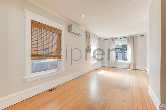 Building Photo - 2038 8th Ave N