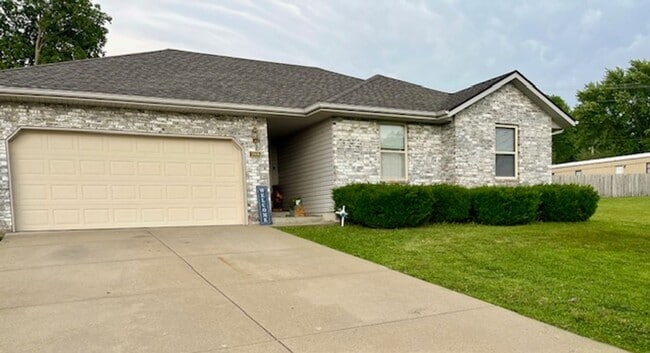 Building Photo - PRE-LEASING - Great Nixa Location!