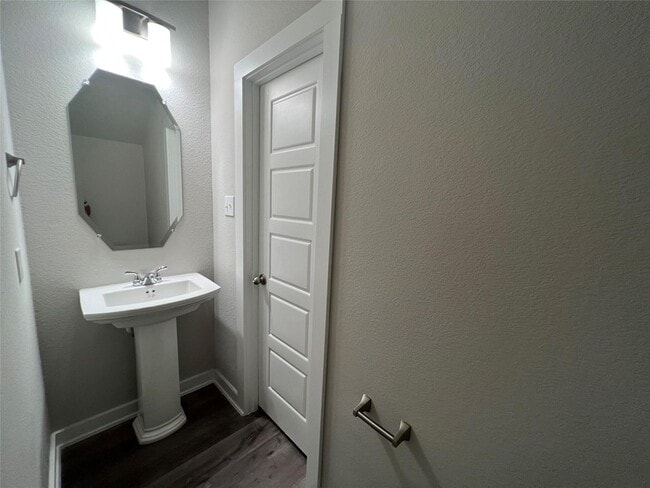 Building Photo - 313 N Centro Cir