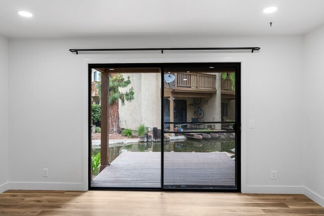 Building Photo - Renovated 1 Bedroom Condo Overlooking Creek