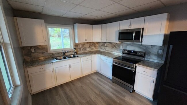 Building Photo - 3 bedroom 1 bathroom