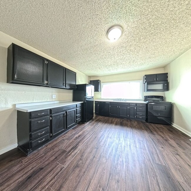 Building Photo - Newly remodeled 3 bedroom 2 bathroom home-Located in Jefferson