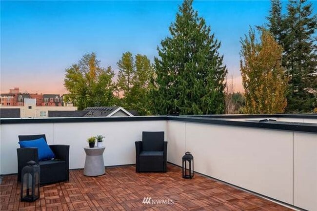Building Photo - $500 off 1st month! Stunning Lake City Tow...
